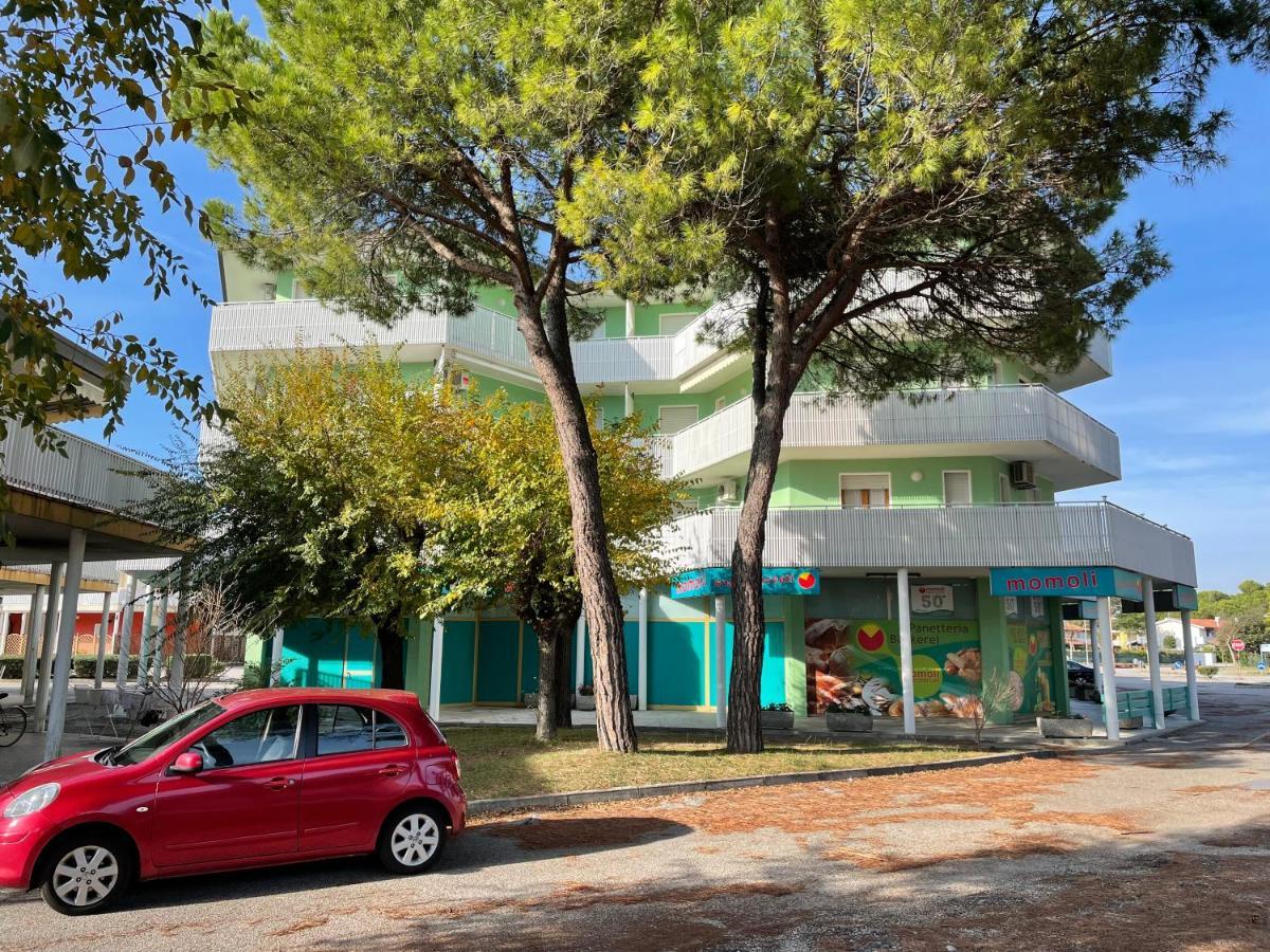 Condominio Prisma Бибионе Екстериор снимка
